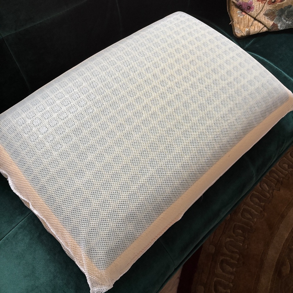 Comfort Revolution cool gel memory foam pillow